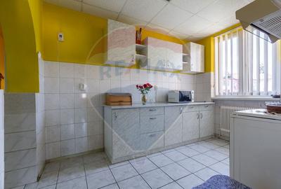 Apartament cu 3 camere decomandat în Central - 9