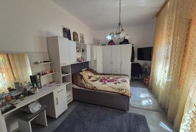 Casă cu 6 camere cu Canalizare în Central - 3