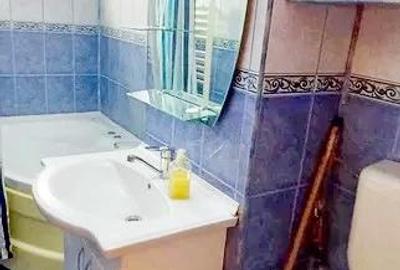 Apartament cu 3 camere semidecomandat în Girocului