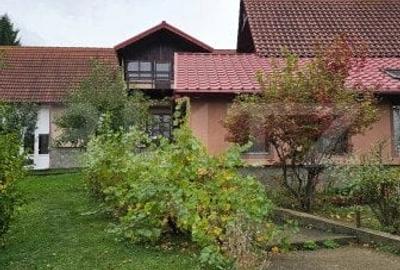 Casa deosebita, 3000 mp teren, 6 camere zona linistita - Barcani - 4