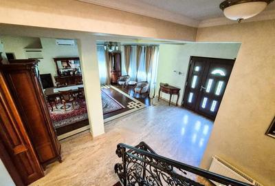 Casă cu 5 camere cu Teren 1000 Mp în Găvana