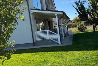 Casă cu 5 camere în Săcălaz