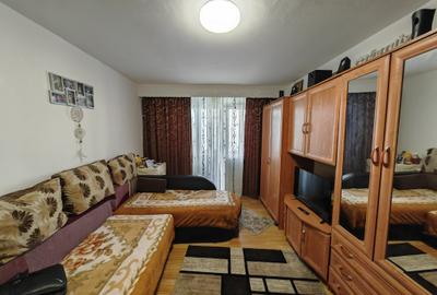 Apartament cu 3 camere semidecomandat în Narcisa - 1