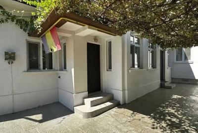 Casă cu 8 camere cu Teren 252 Mp în Ultracentral