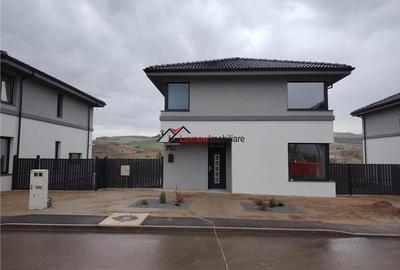 Casa superba semifinisata 120 mp utili + 450 mp teren liber. Zona Corusu.