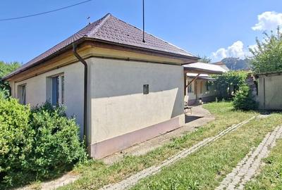 Casă individuală cu 4 camere cu Canalizare în Central - 1