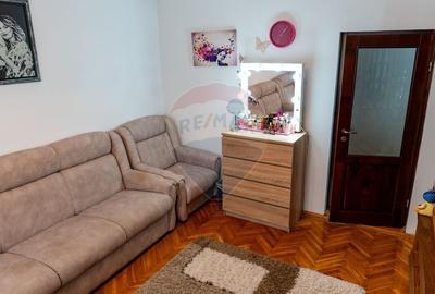 Casă cu 5 camere cu Teren 496 Mp în Periferie - 3