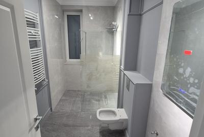 Casă cu 7 camere cu Canalizare în Central - 2