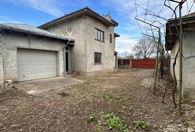 Casă cu 5 camere cu Teren 1000 Mp în Central