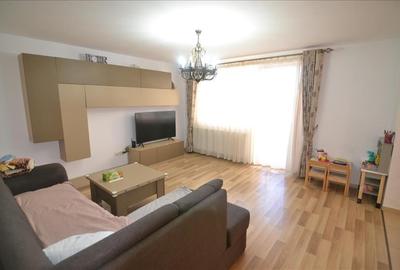 Apartament cu 3 camere decomandat în Tractorul - 22