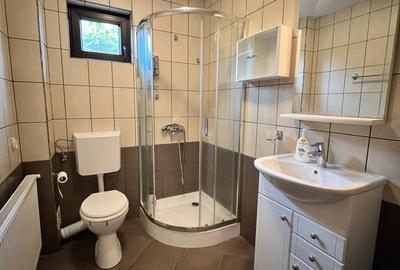 Casă cu 6 camere cu Teren 1593 Mp în Central - 2