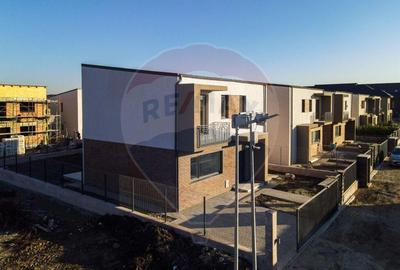 Casă cu 4 camere cu Teren 345 Mp în Tunari - 18