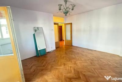 Apartament cu 3 camere decomandat în Central