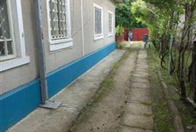 Casă individuală cu 4 camere cu Canalizare în Central