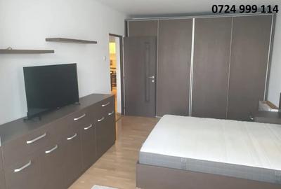Apartament cu 3 camere semidecomandat în Tineretului