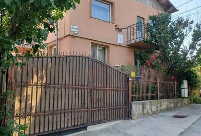 De vanzare vila S+P+1 ( 2 apartamente tip duplex) 7camere, 2 bai. - 1