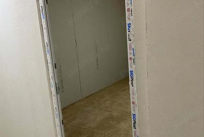 Spațiu comercial, de 17 mp, în Central - 4