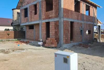 PROPRIETAR vand case individuale la rosu in Oradea! - 10