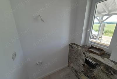 Casă cu 4 camere cu Teren 300 Mp în Central - 1