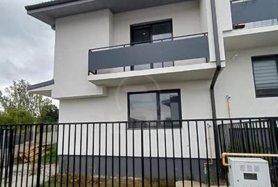 Casă cu 5 camere cu Teren 200 Mp în Florești