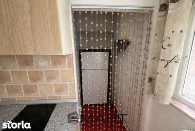 Apartament cu 3 camere semidecomandat, mobilat în Dârste - 2