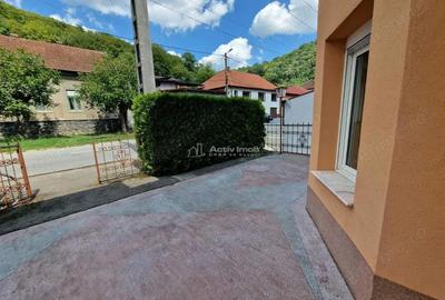 Casă cu 7 camere cu Teren 720 Mp în Vest - 3