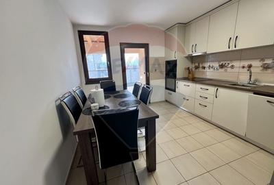 Casă cu 8 camere cu Teren 792 Mp în Cristian - 2