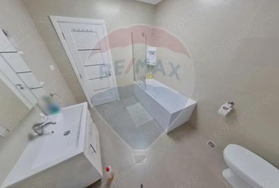 Casă cu 6 camere cu Teren 1359 Mp în Est - 8