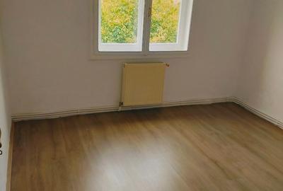 Apartament cu 3 camere decomandat în Lugoj