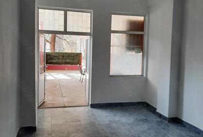 Spațiu comercial, de 23 mp, în Central - 4