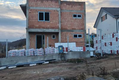 Casă cu 4 camere decomandat în Mera - 6