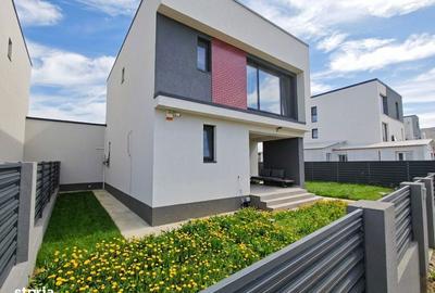 Casă cu 4 camere cu Teren 300 Mp în Central