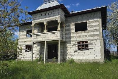 Casă cu 4 camere cu Teren 200 Mp în Petros - 3