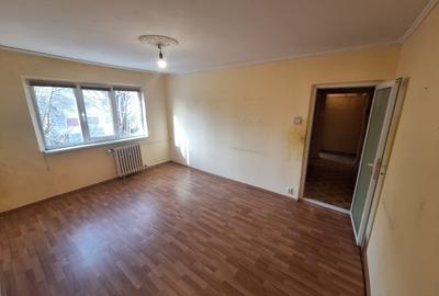 Apartament cu 3 camere semidecomandat în Tomis Nord