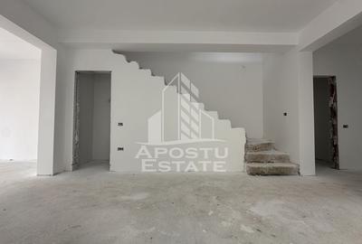 Casă cu 5 camere cu Teren 320 Mp în Ghiroda - 2