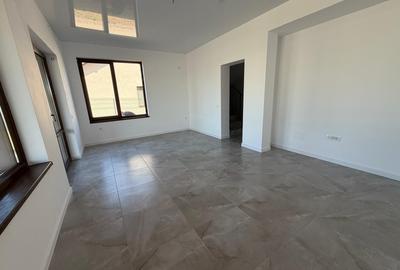 Duplex cu 4 camere cu Teren 300 Mp în Domnești