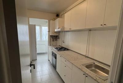 Garsonieră decomandată în Tractorul - 3