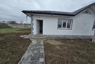 Casă cu Teren 735 Mp în Central - 1