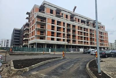 Apartament cu 3 camere decomandat în Tractorul - 7
