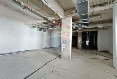 Spațiu comercial, de 448.20001220703 mp, în Nord-Vest - 15