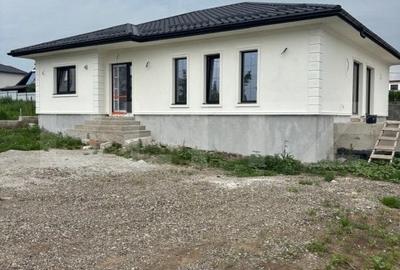 Casa de vanzare, cu 3 camere, 120 mp, zona Sud-Vest
