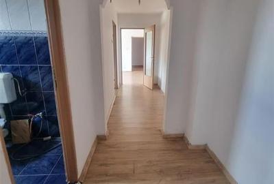 Apartament cu trei camere zona centrala - 2