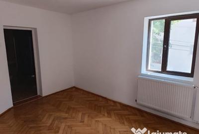 Casă cu 3 camere cu Teren 500 Mp în Central - 7