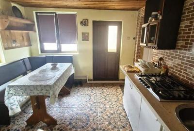 Casă cu 5 camere cu Teren 569 Mp în Central - 2