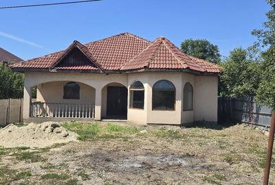 Casă cu 4 camere în Nanov