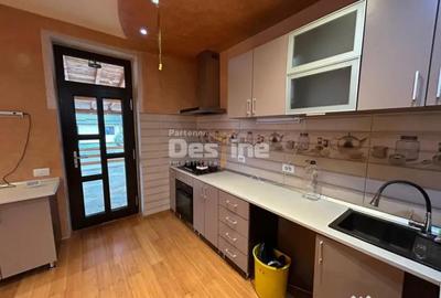 Casă cu 7 camere cu Teren 840 Mp în Central - 10