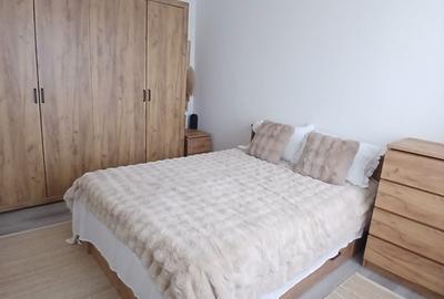 Apartament cu 3 camere semidecomandat în Rahova