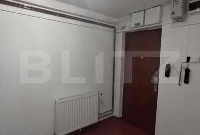 Apartament 3 camere, 66 mp, decomandat, zona- Micro 4 - 8