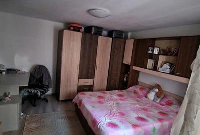 Casă individuală cu 4 camere cu Canalizare în Rahova