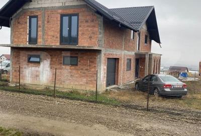 Casă cu 4 camere cu Teren 963 Mp în Ipotești - 3